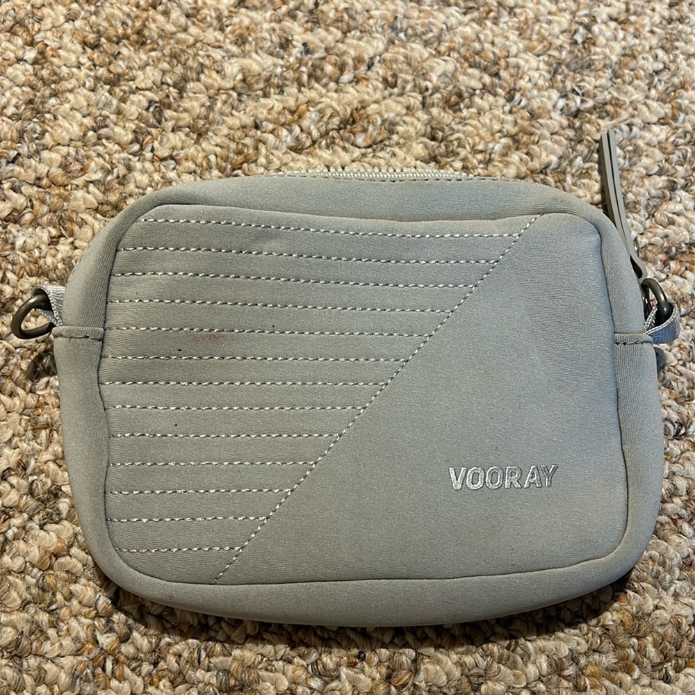 💥 2/$10 Vooray Sidekick gray crossbody bag no shoulder strap